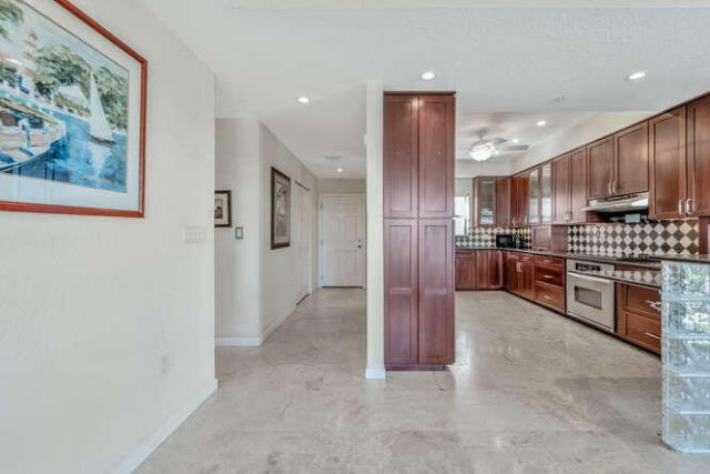 1640 Presidential Way, Unit 501, West Palm Beach, FL 33401 Photo