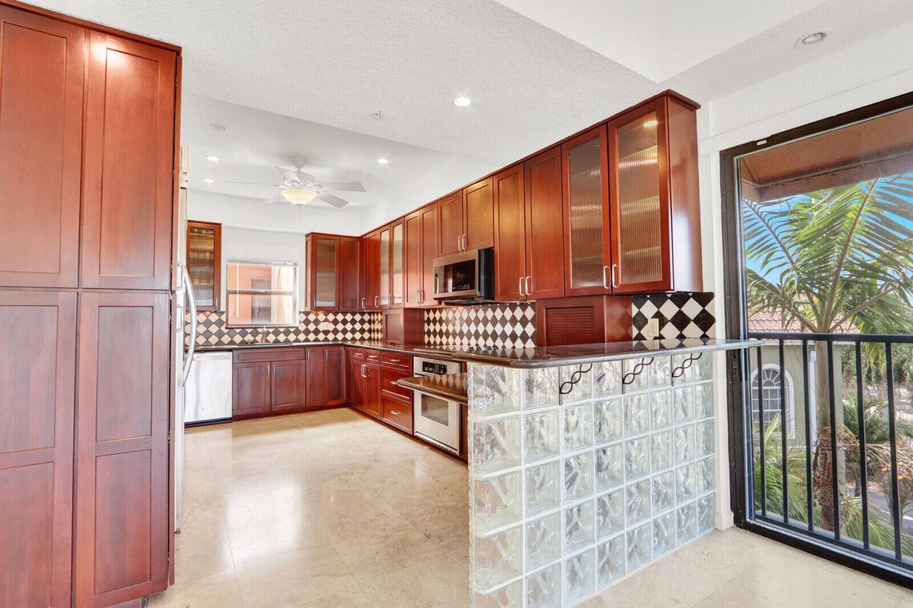 1640 Presidential Way, Unit 501, West Palm Beach, FL 33401 Photo