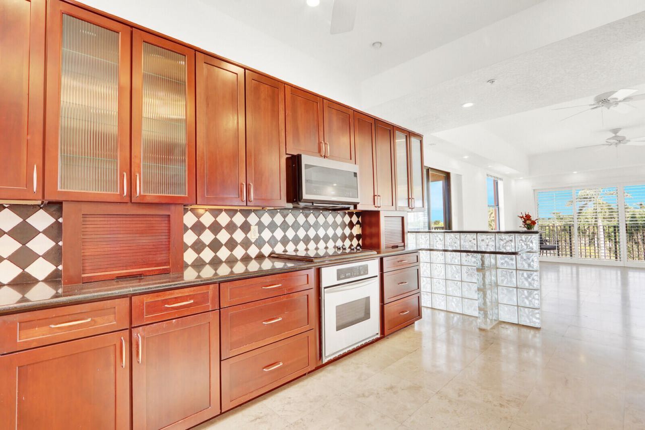 1640 Presidential Way, Unit 501, West Palm Beach, FL 33401 Photo