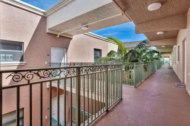 1640 Presidential Way, Unit 501, West Palm Beach, FL 33401 Photo