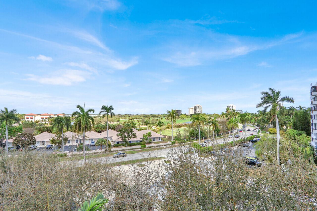 1640 Presidential Way, Unit 501, West Palm Beach, FL 33401 Photo