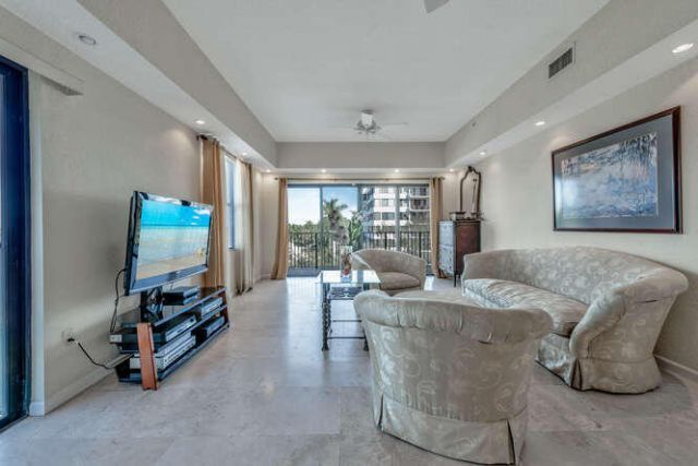 1640 Presidential Way, Unit 501, West Palm Beach, FL 33401 Photo
