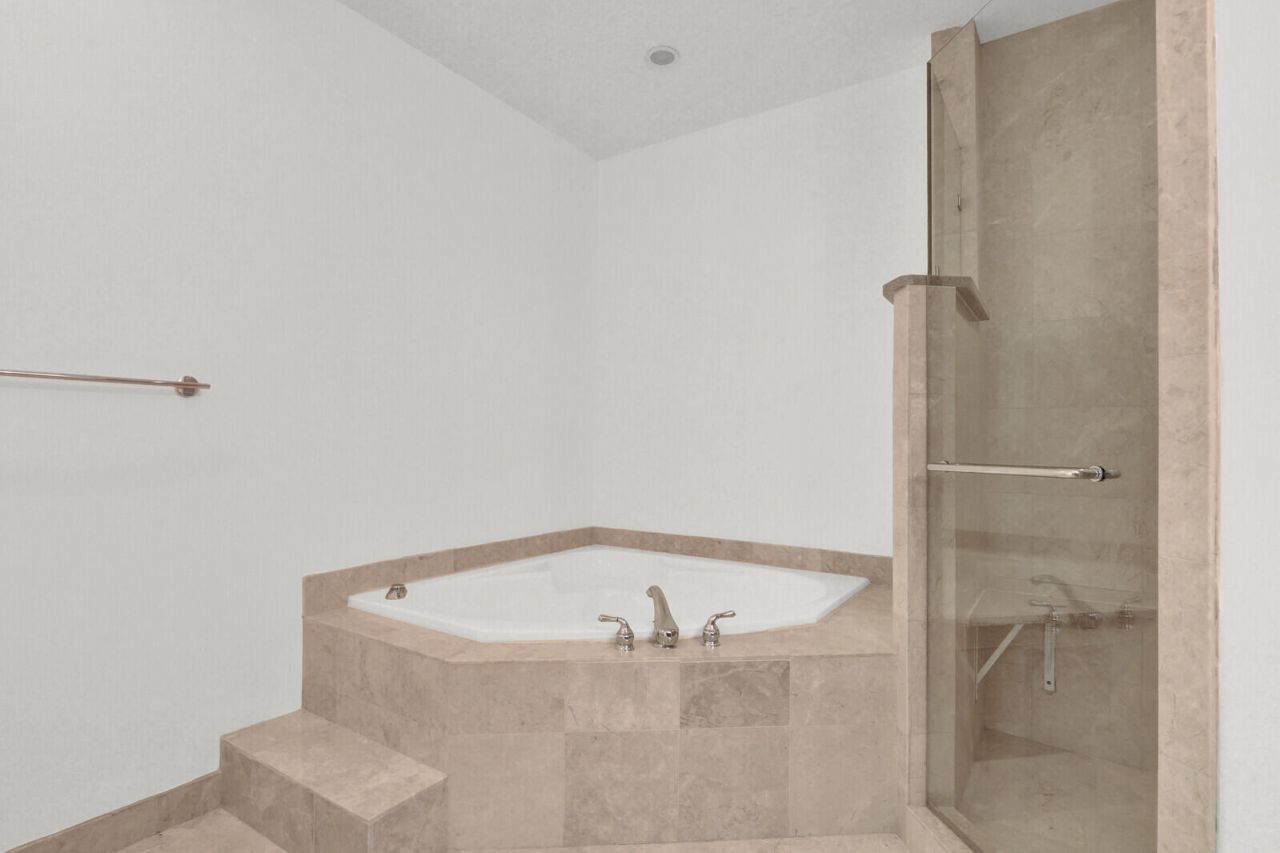 1640 Presidential Way, Unit 501, West Palm Beach, FL 33401 Photo