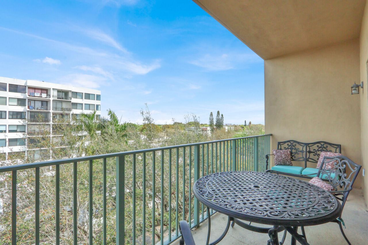 1640 Presidential Way, Unit 501, West Palm Beach, FL 33401 Photo