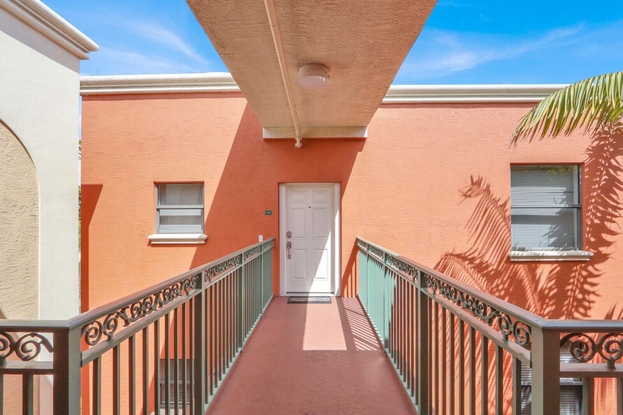 1640 Presidential Way, Unit 501, West Palm Beach, FL 33401 Photo