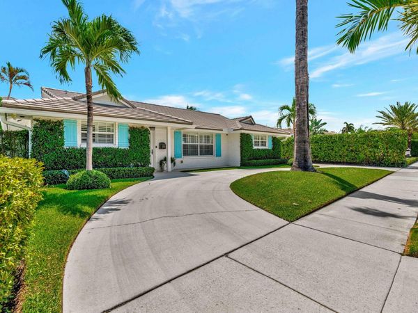 136 Worth Court S, West Palm Beach, FL 33405