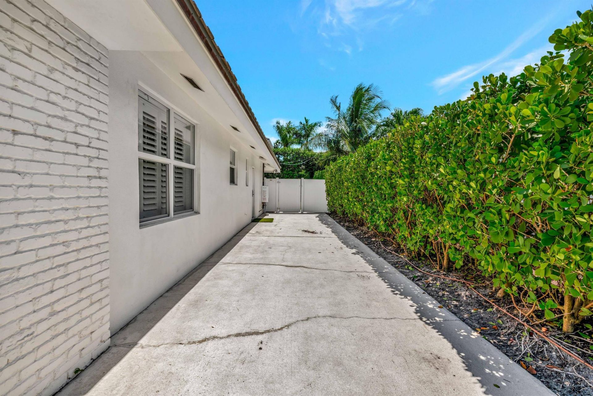 136 Worth Court S, West Palm Beach, FL 33405 Photo