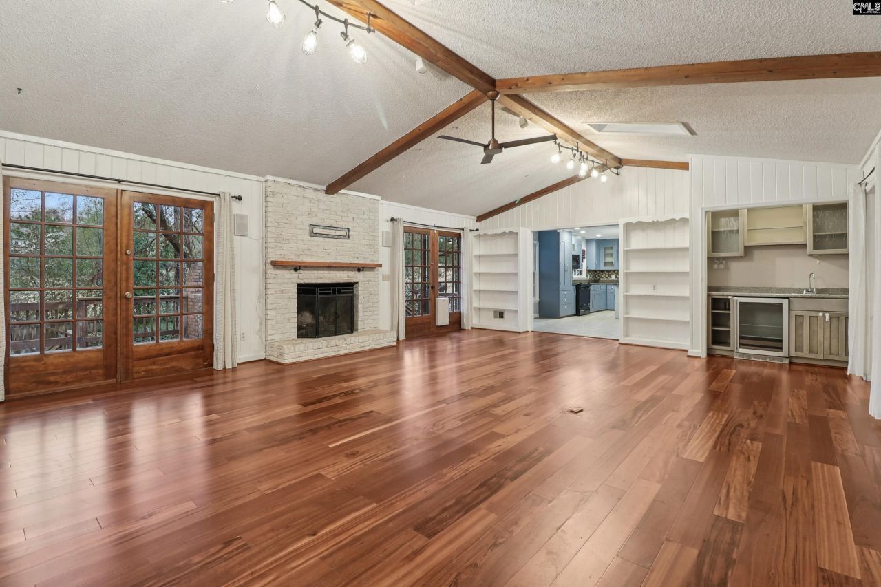 221 Viking Drive Photo 12