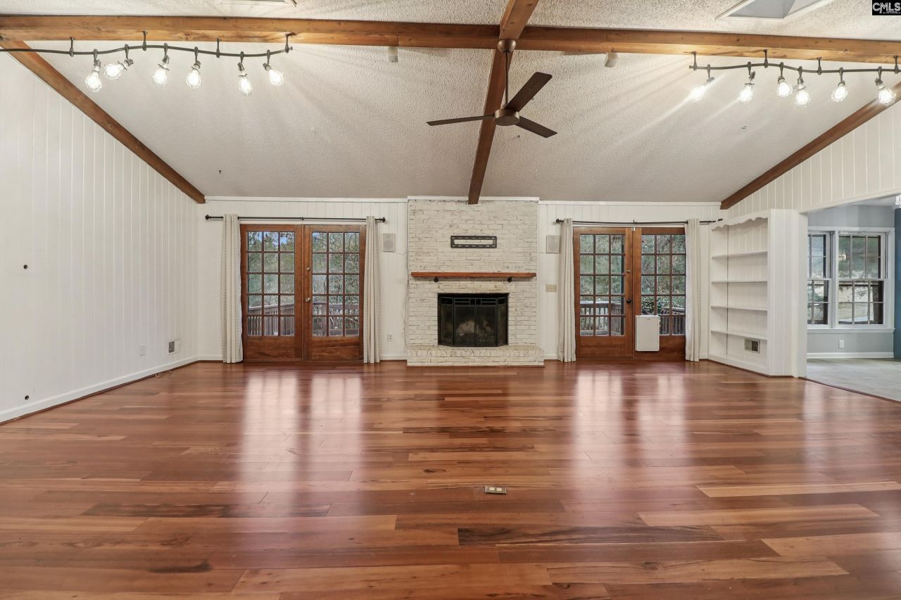 221 Viking Drive Photo 13