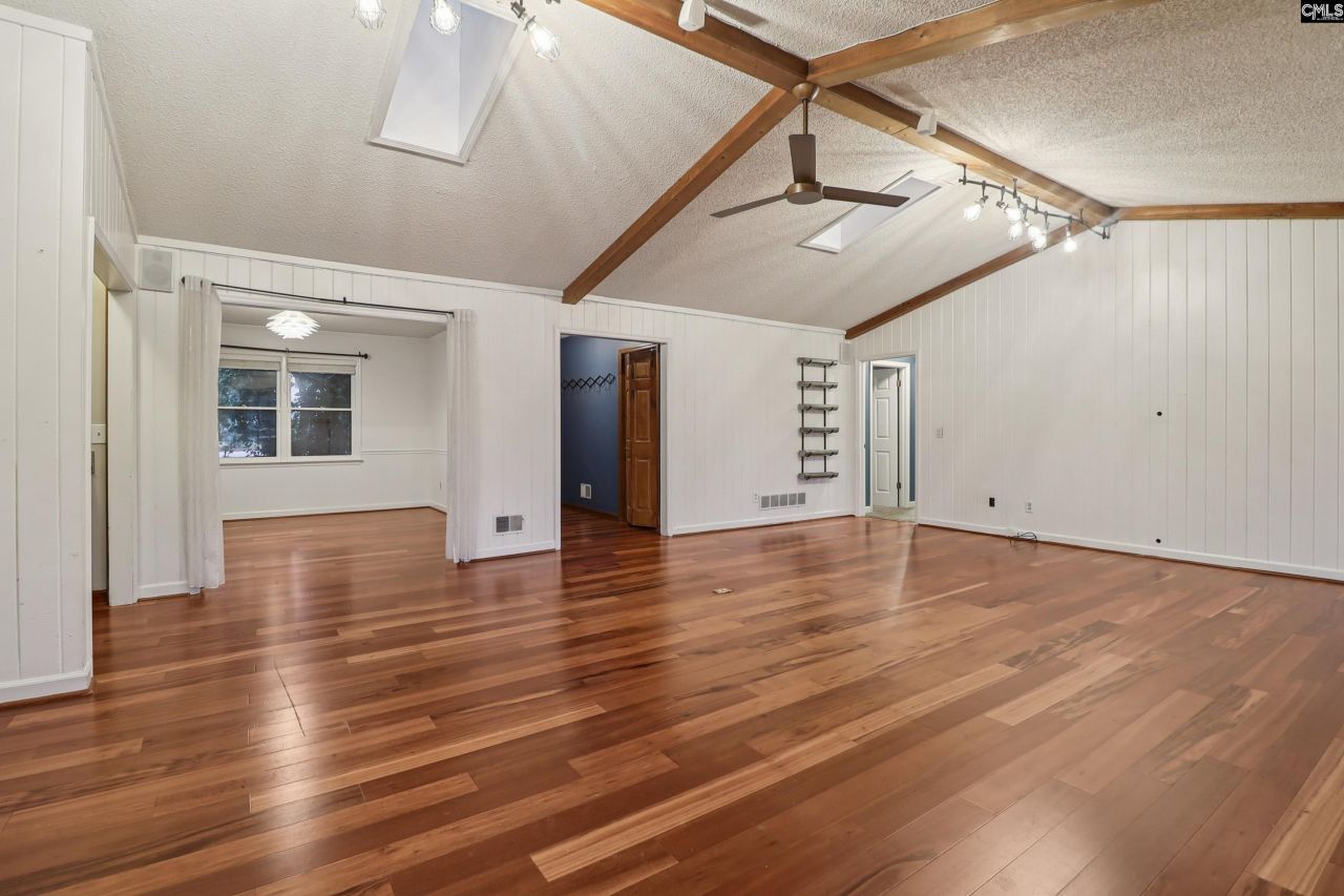 221 Viking Drive Photo 17