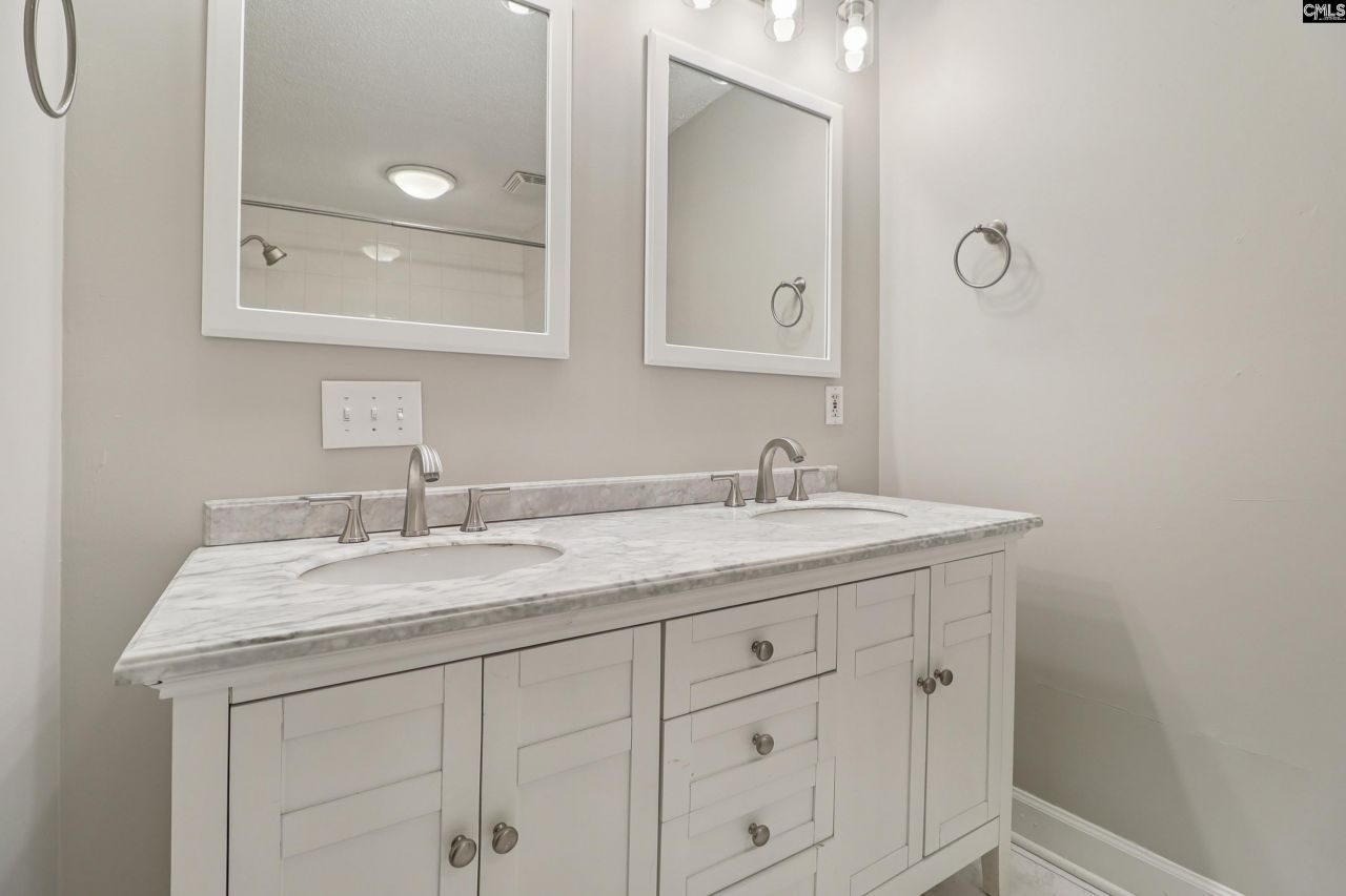 221 Viking Drive Photo 38