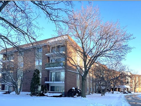 1025 S Fernandez Avenue, Unit 1D, Arlington Heights, IL 60005
