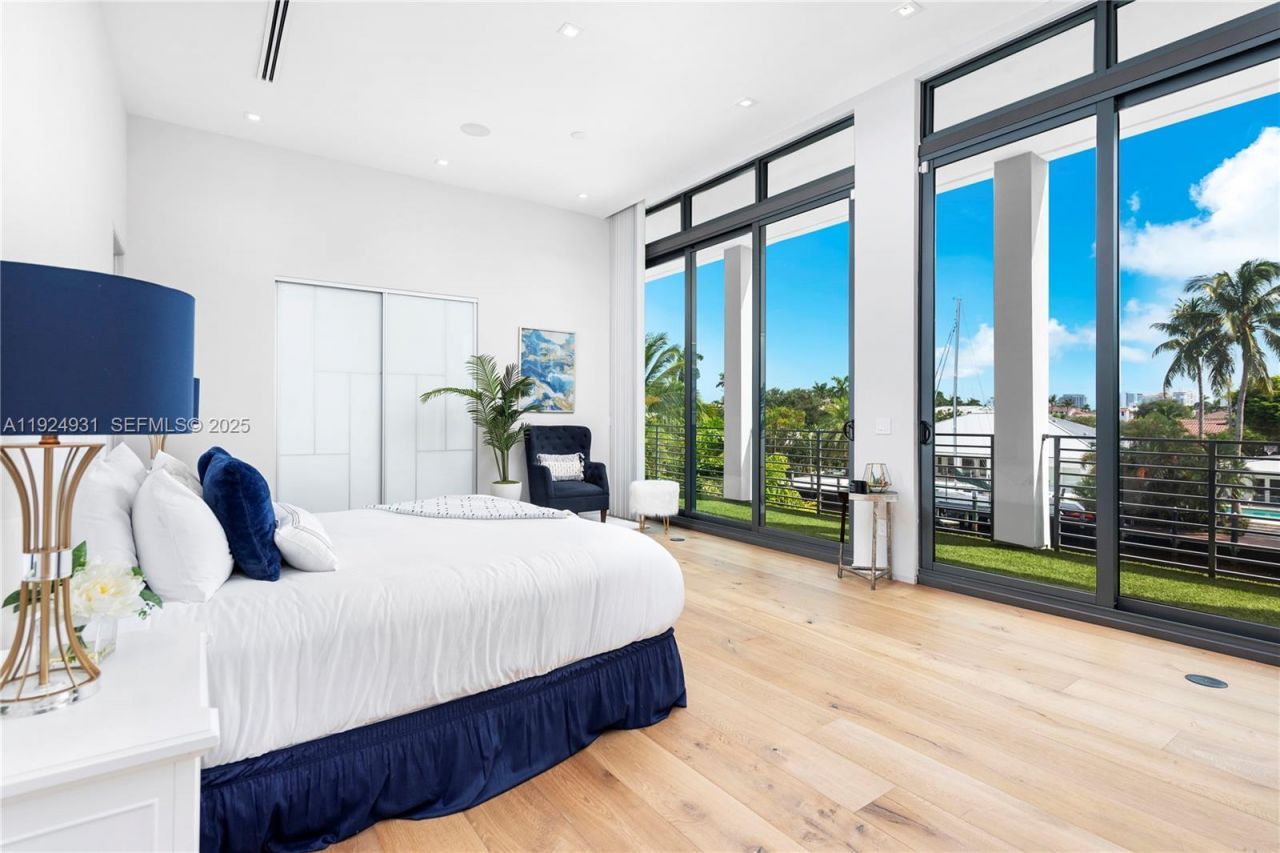 2700 NE 18th St, Fort Lauderdale, FL 33305 Photo