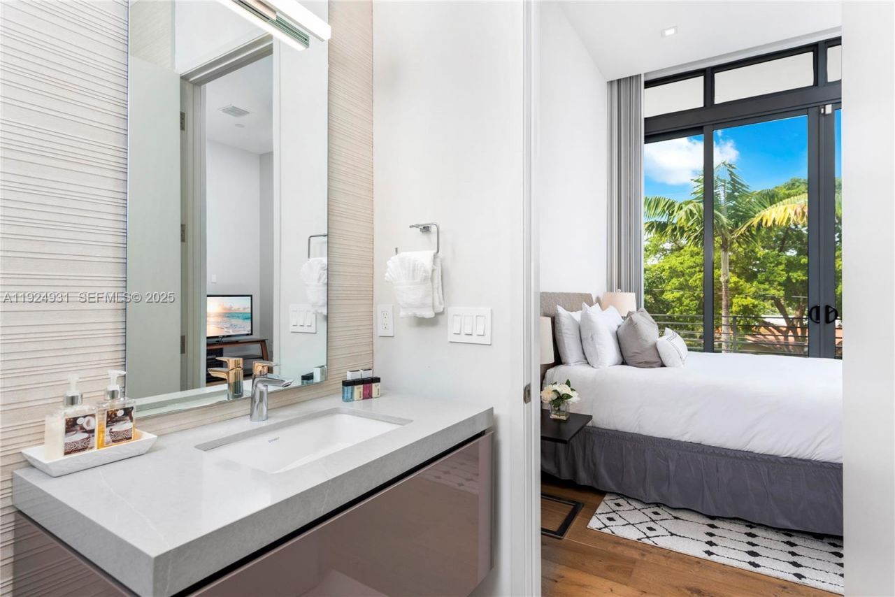 2700 NE 18th St, Fort Lauderdale, FL 33305 Photo