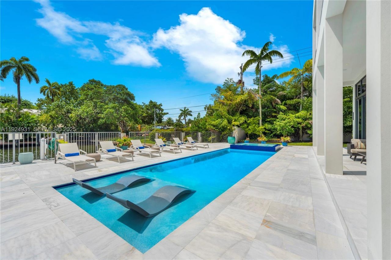 2700 NE 18th St, Fort Lauderdale, FL 33305 Photo