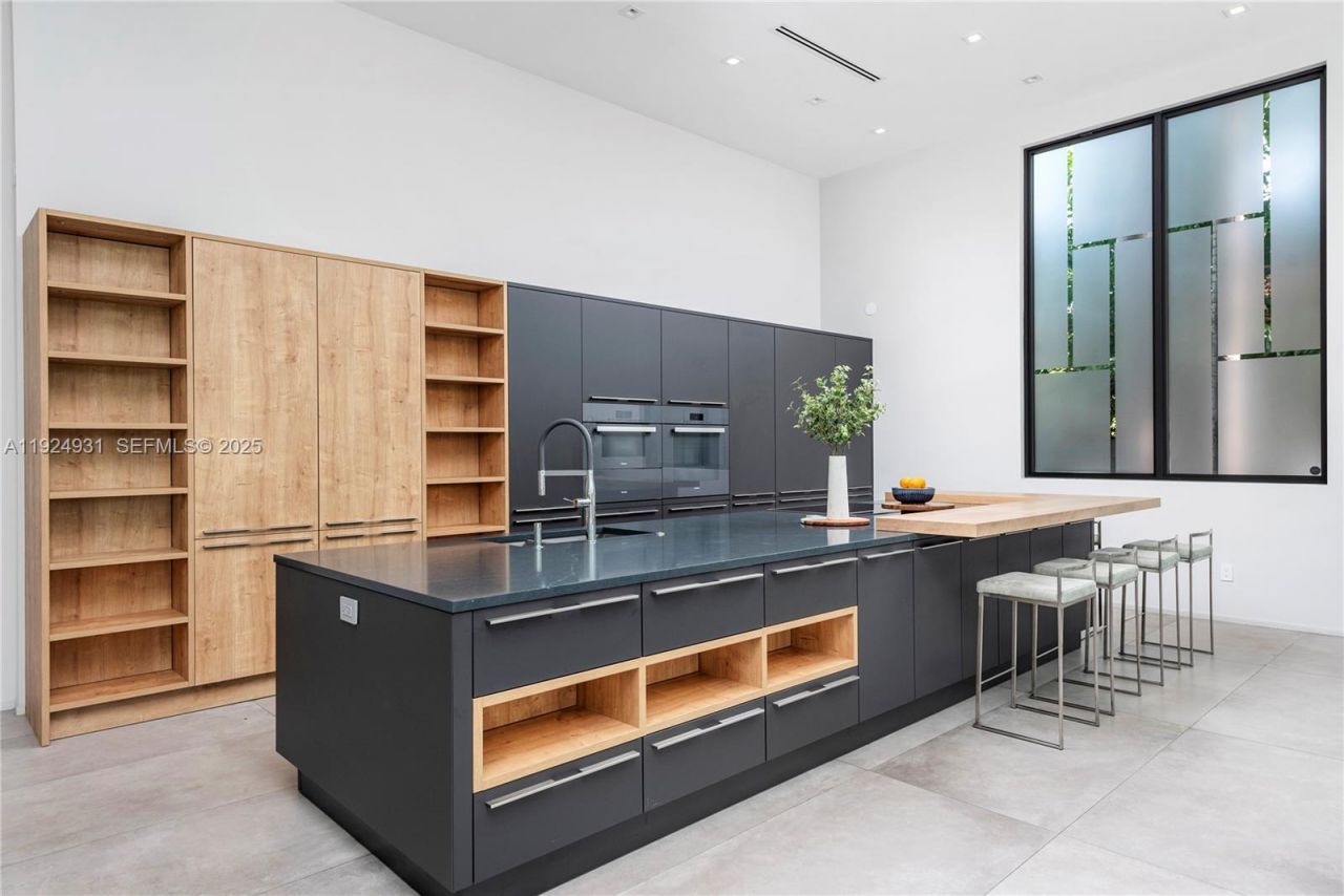 2700 NE 18th St, Fort Lauderdale, FL 33305 Photo