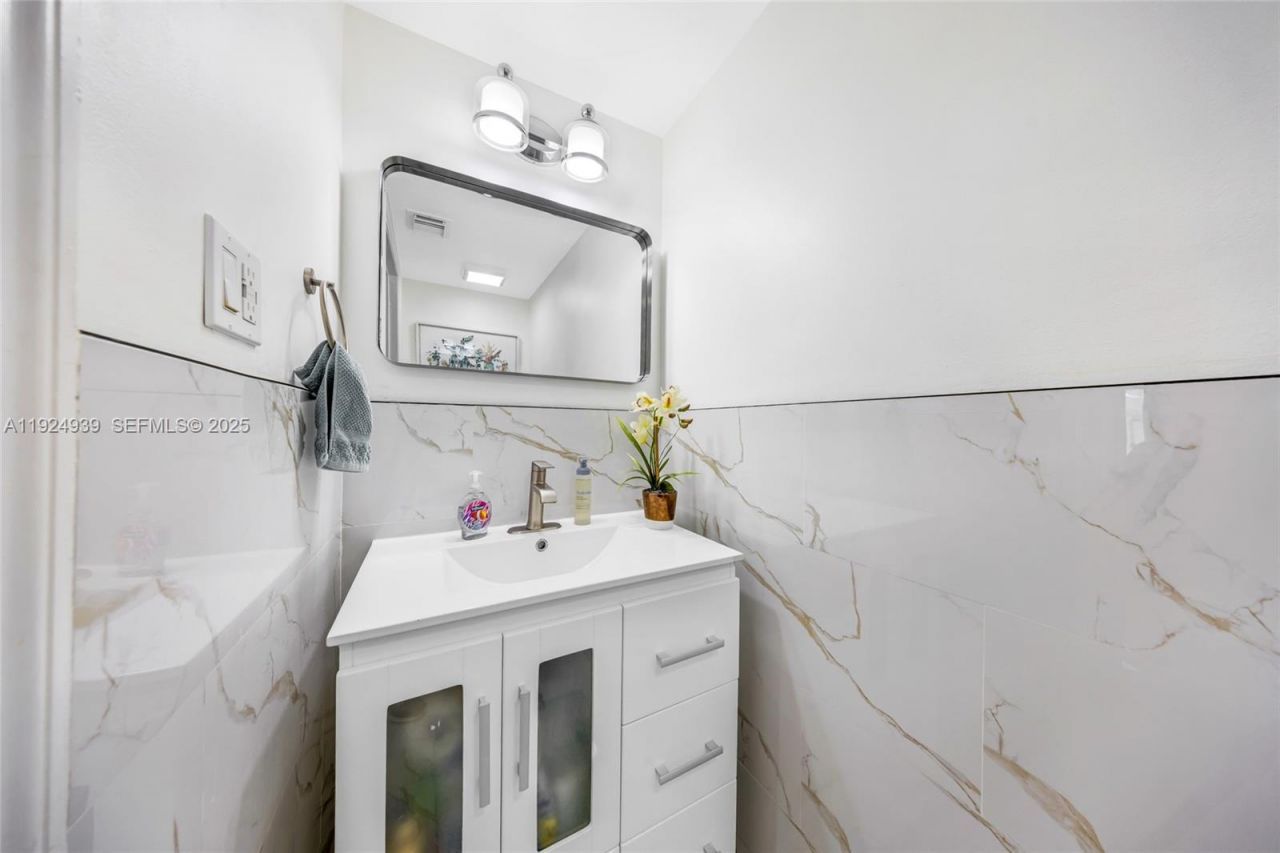 16236 SW 75th St, Miami, FL 33193 Photo