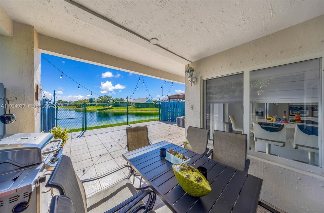 16236 SW 75th St, Miami, FL 33193 Photo