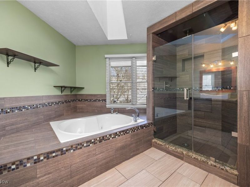 3034 Mabel Court, Cleveland, OH 44113 Photo 6