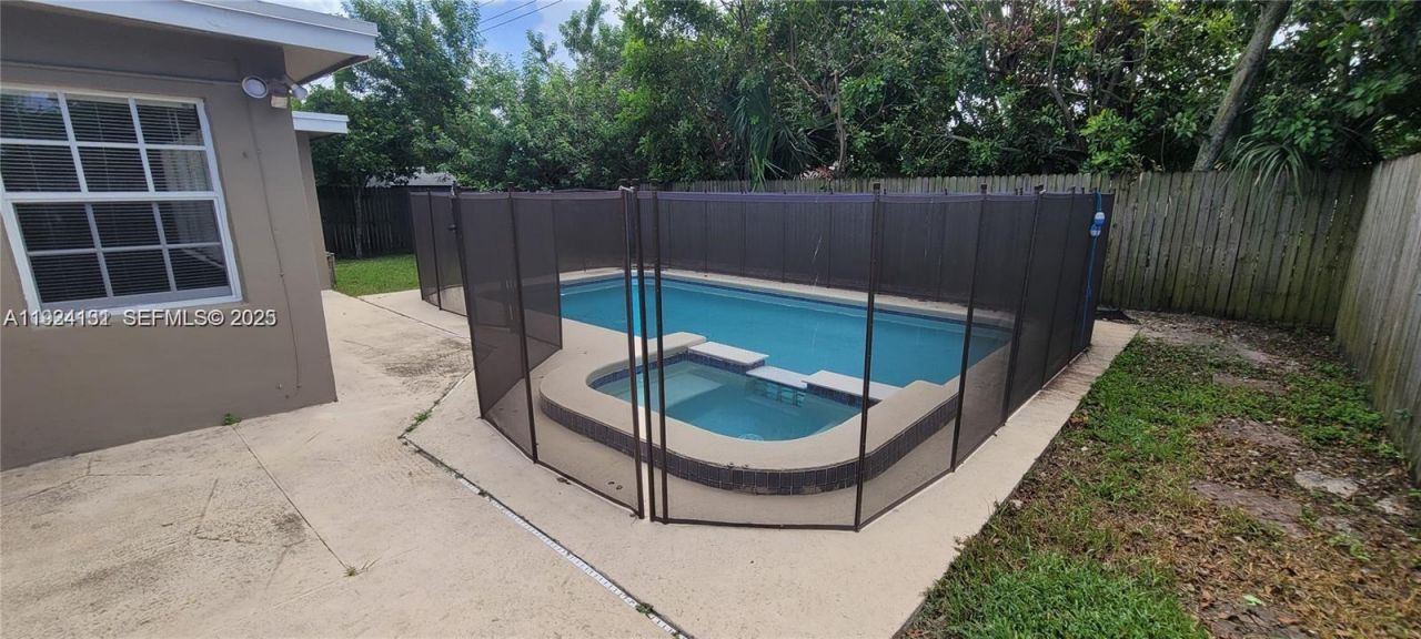 7160 NW 25 Ct, Sunrise, FL 33313 Photo