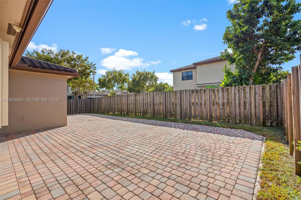 15154 SW 118th St, Miami, FL 33196 Photo