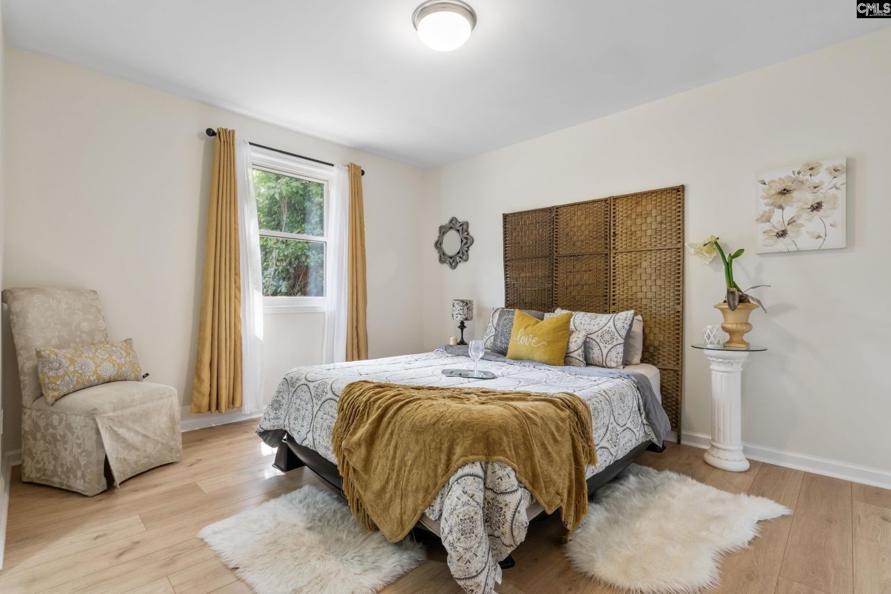 504 Lakeside Photo 16