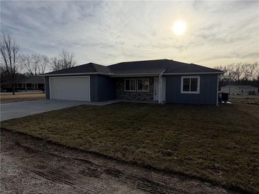 207 W 2nd Street, Creighton, MO 64739