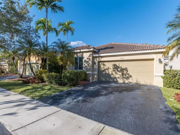 1784 Aspen Ln, Weston, FL 33327