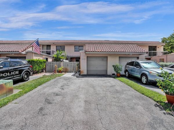 20607 NE 7th Ct, Miami, FL 33179