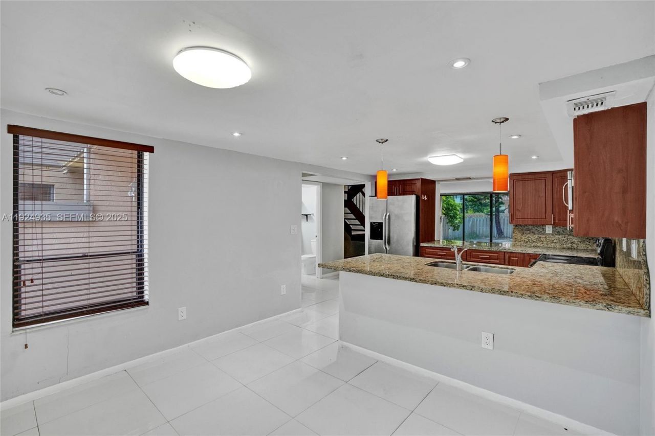 20607 NE 7th Ct, Miami, FL 33179 Photo