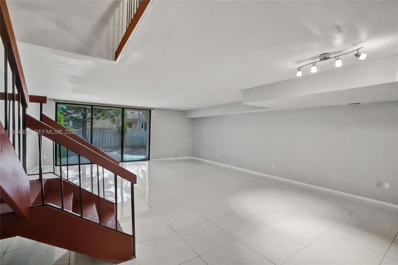 20607 NE 7th Ct, Miami, FL 33179 Photo