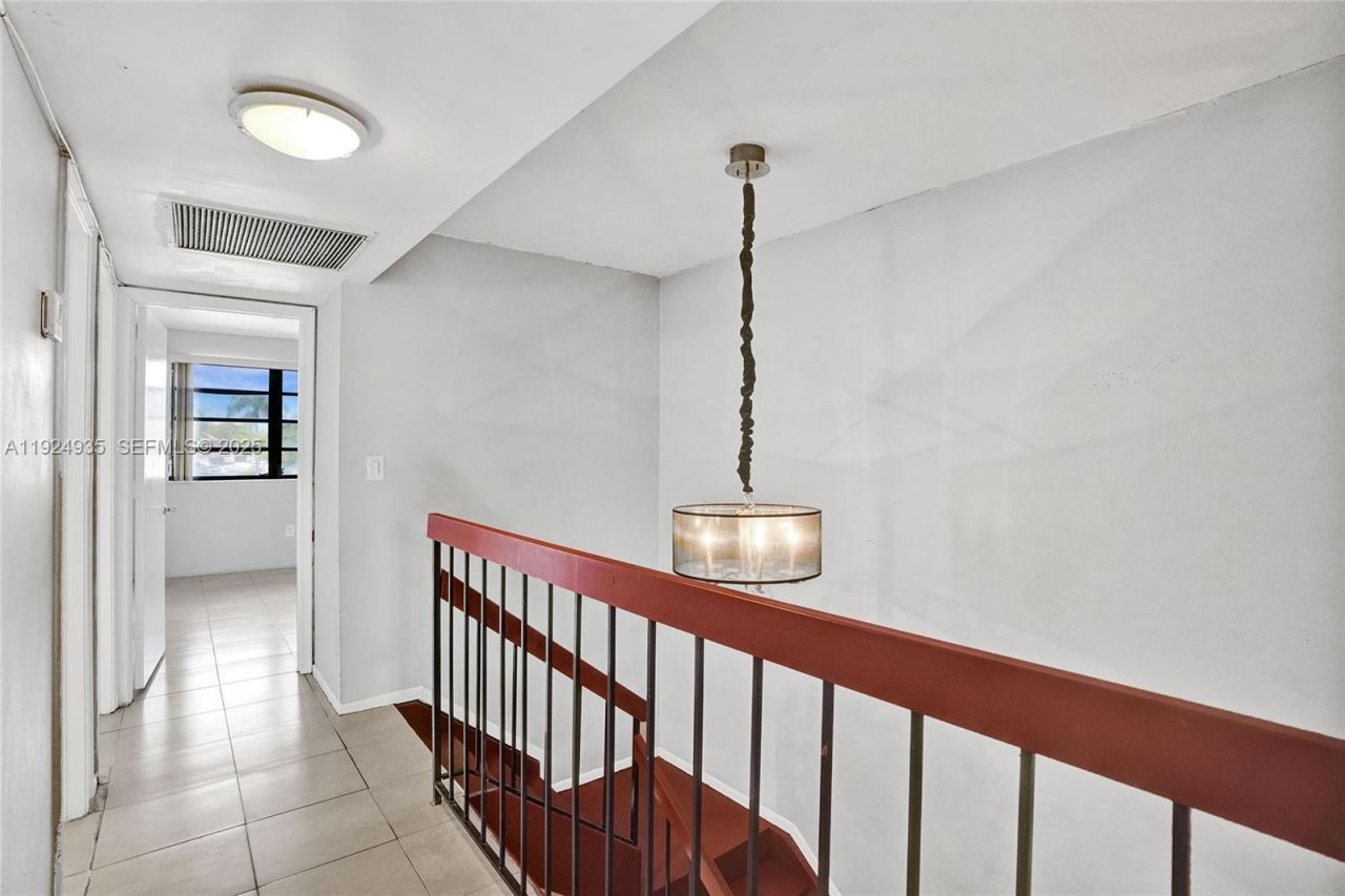 20607 NE 7th Ct, Miami, FL 33179 Photo