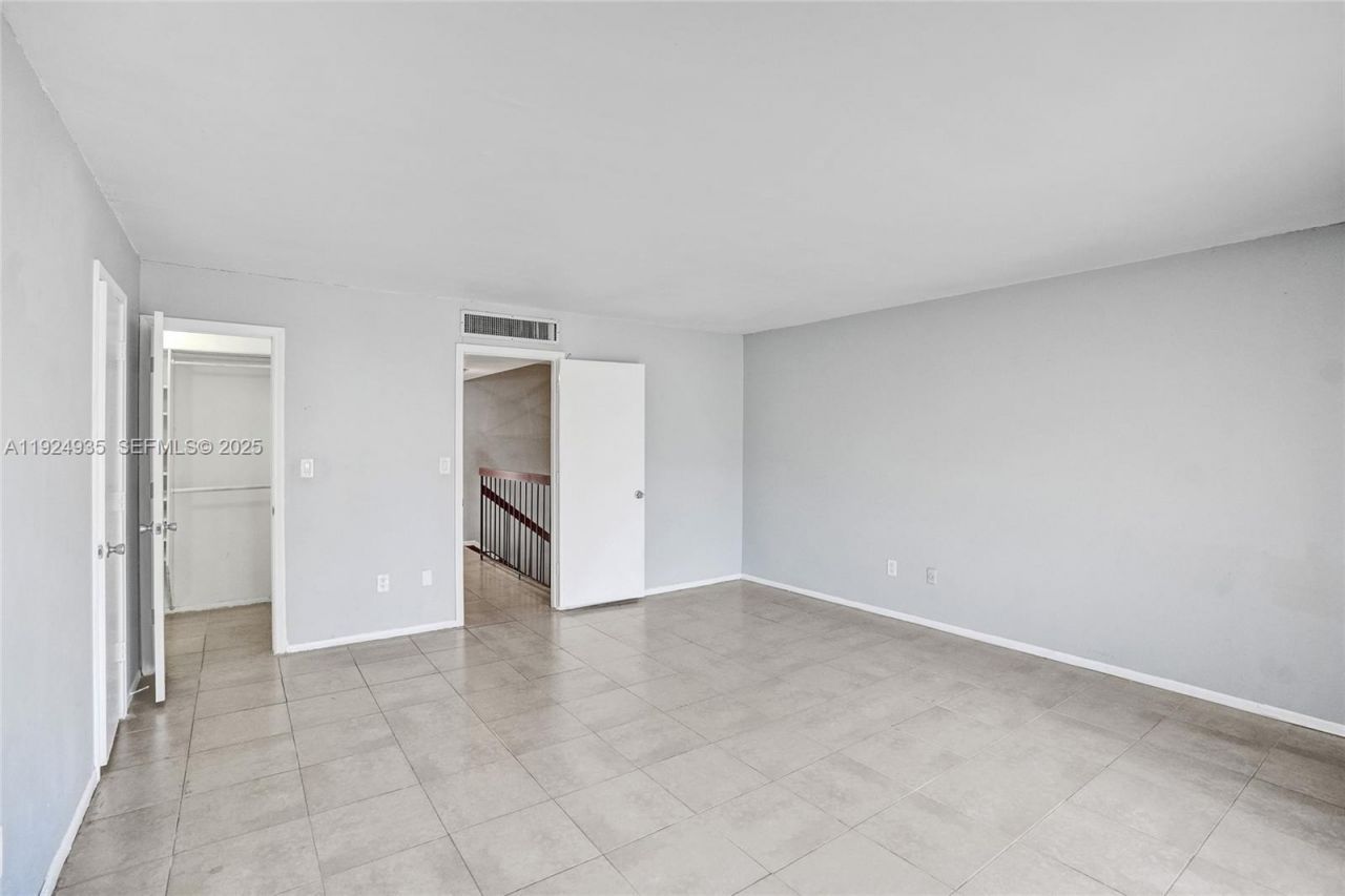 20607 NE 7th Ct, Miami, FL 33179 Photo