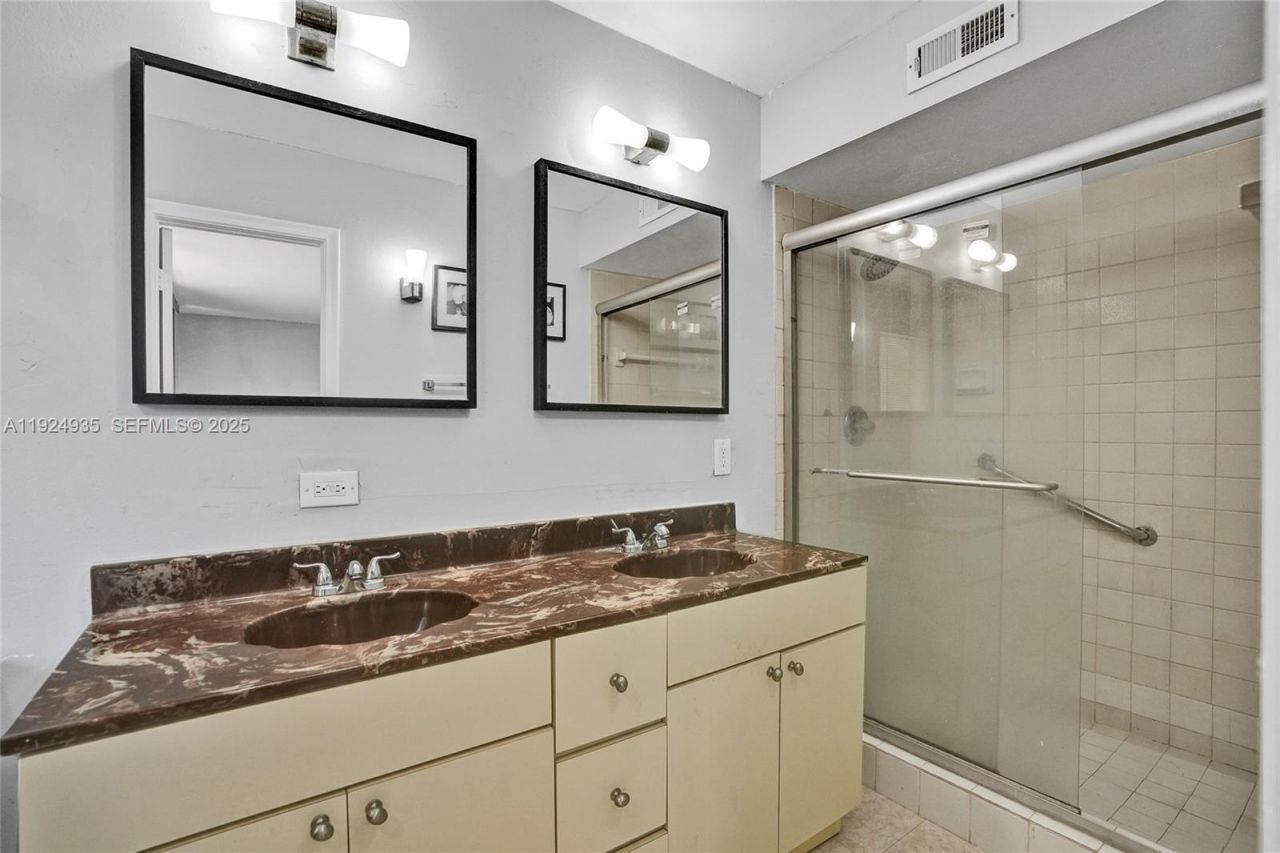 20607 NE 7th Ct, Miami, FL 33179 Photo