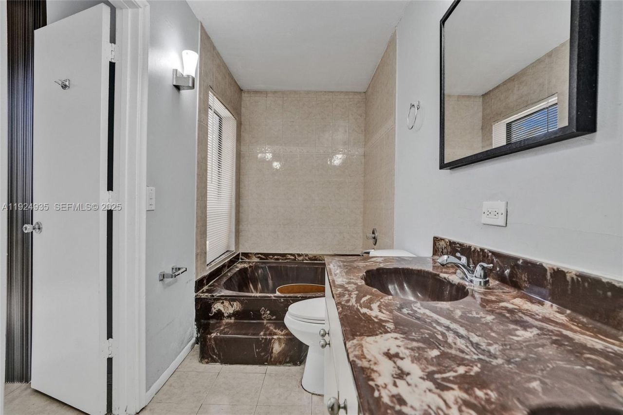 20607 NE 7th Ct, Miami, FL 33179 Photo