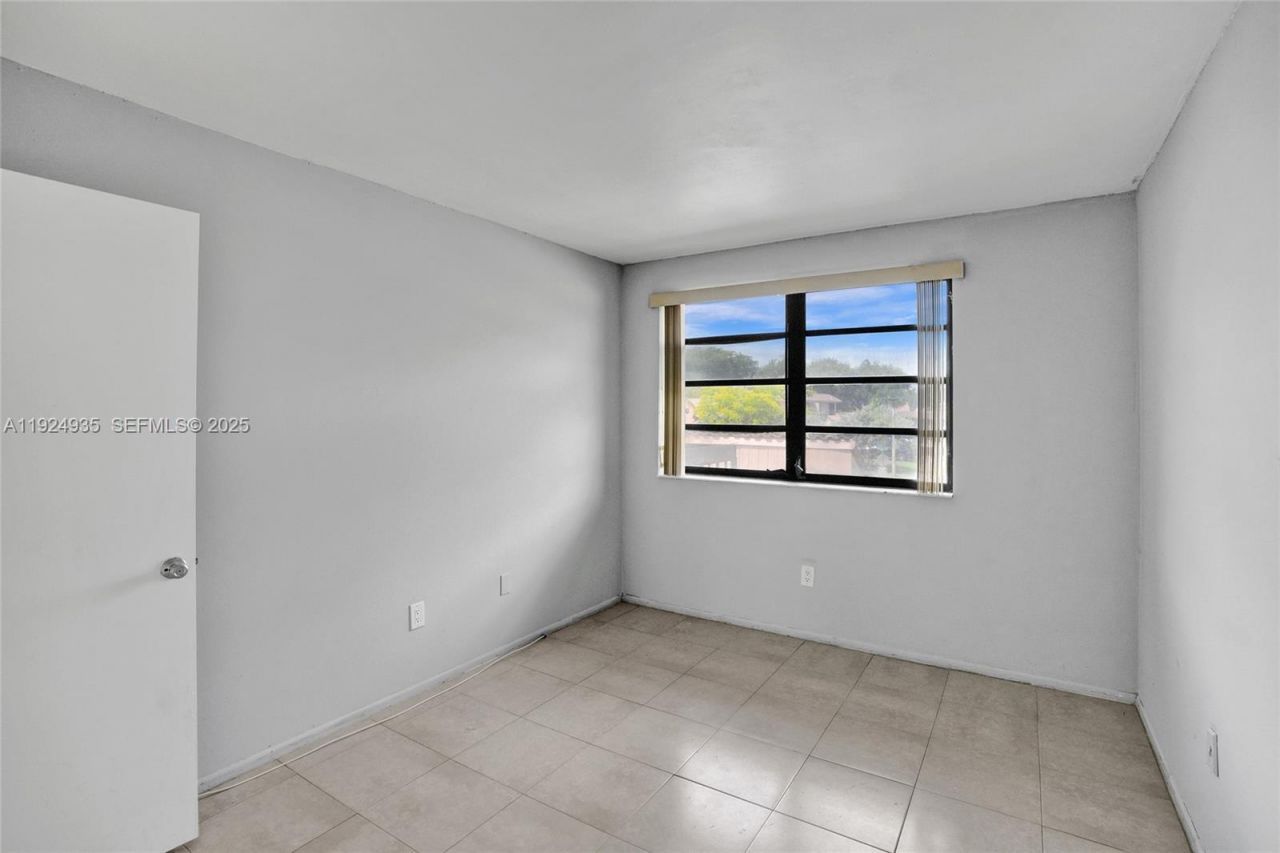 20607 NE 7th Ct, Miami, FL 33179 Photo