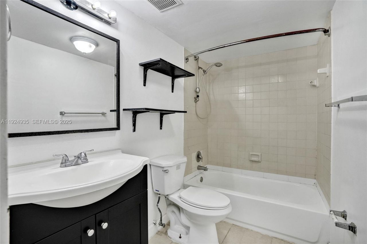 20607 NE 7th Ct, Miami, FL 33179 Photo