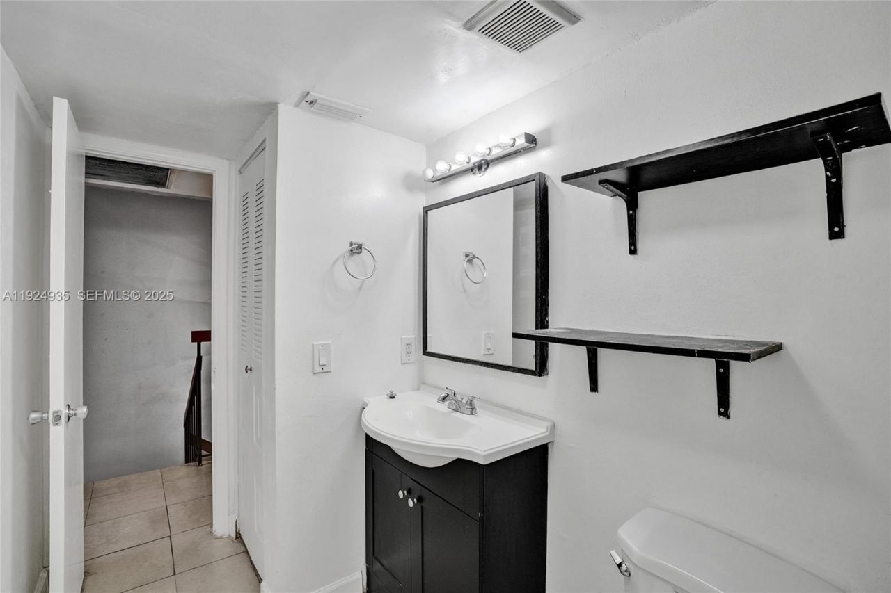 20607 NE 7th Ct, Miami, FL 33179 Photo