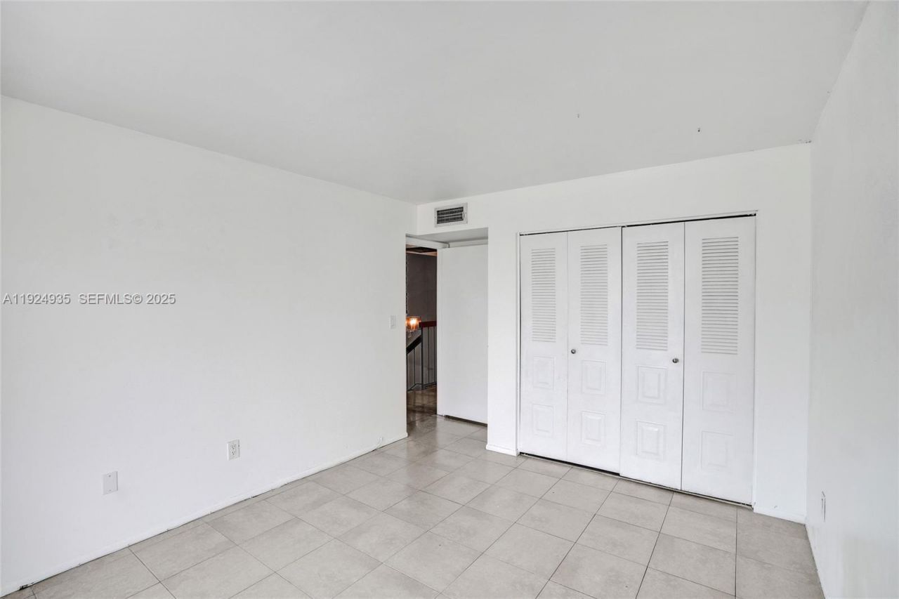 20607 NE 7th Ct, Miami, FL 33179 Photo