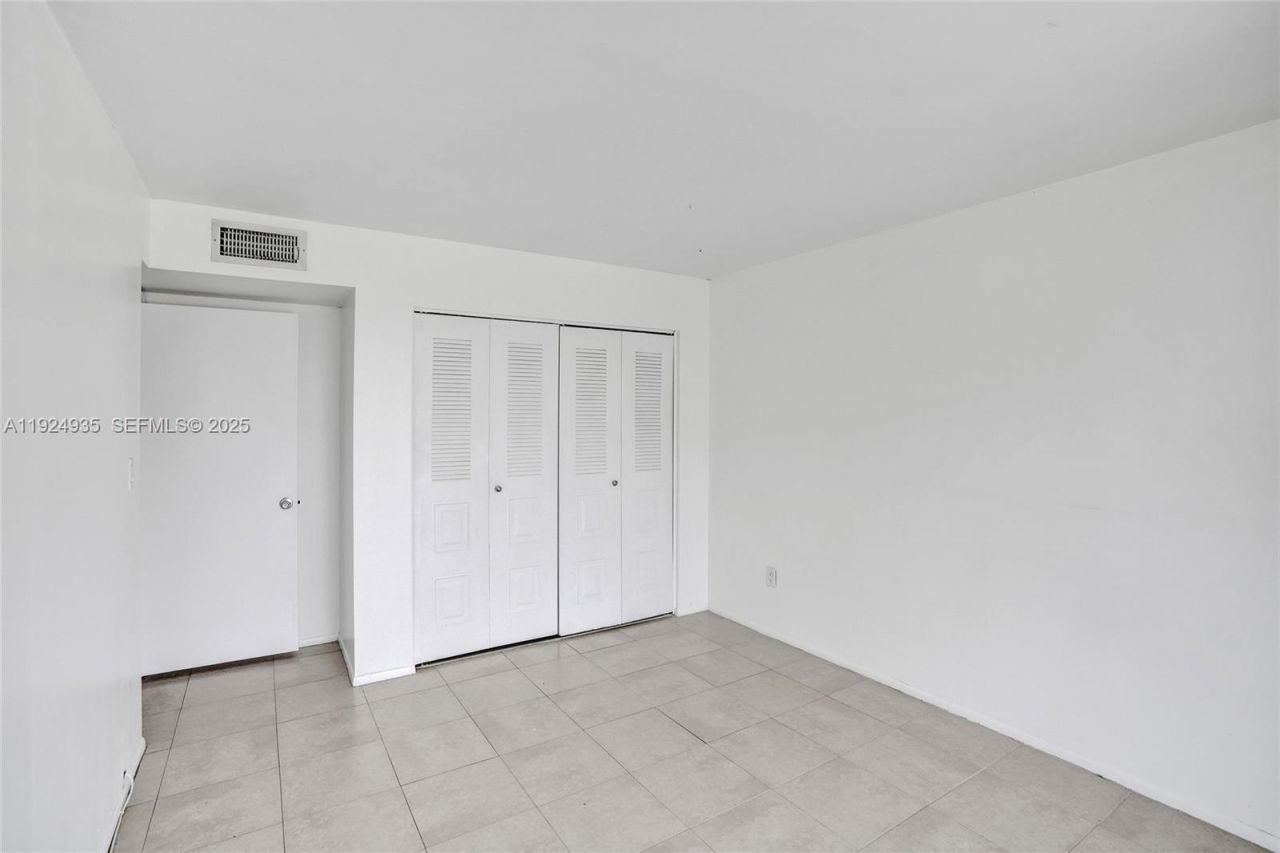 20607 NE 7th Ct, Miami, FL 33179 Photo