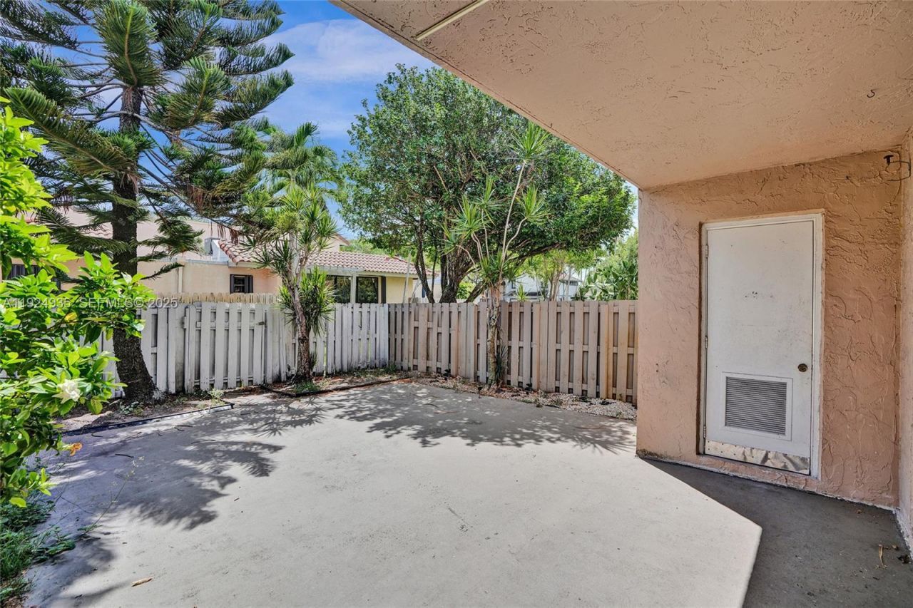 20607 NE 7th Ct, Miami, FL 33179 Photo