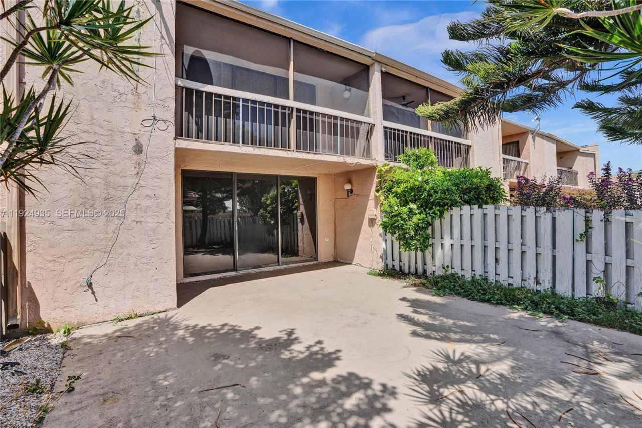 20607 NE 7th Ct, Miami, FL 33179 Photo