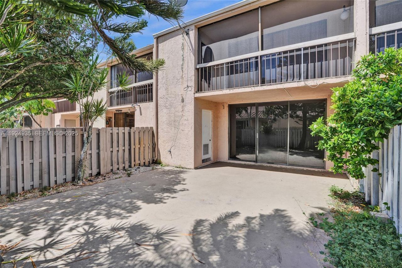 20607 NE 7th Ct, Miami, FL 33179 Photo