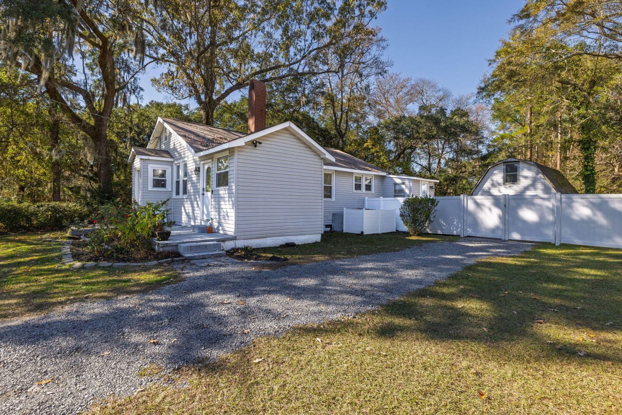 3014 Maybank Highway Photo 4