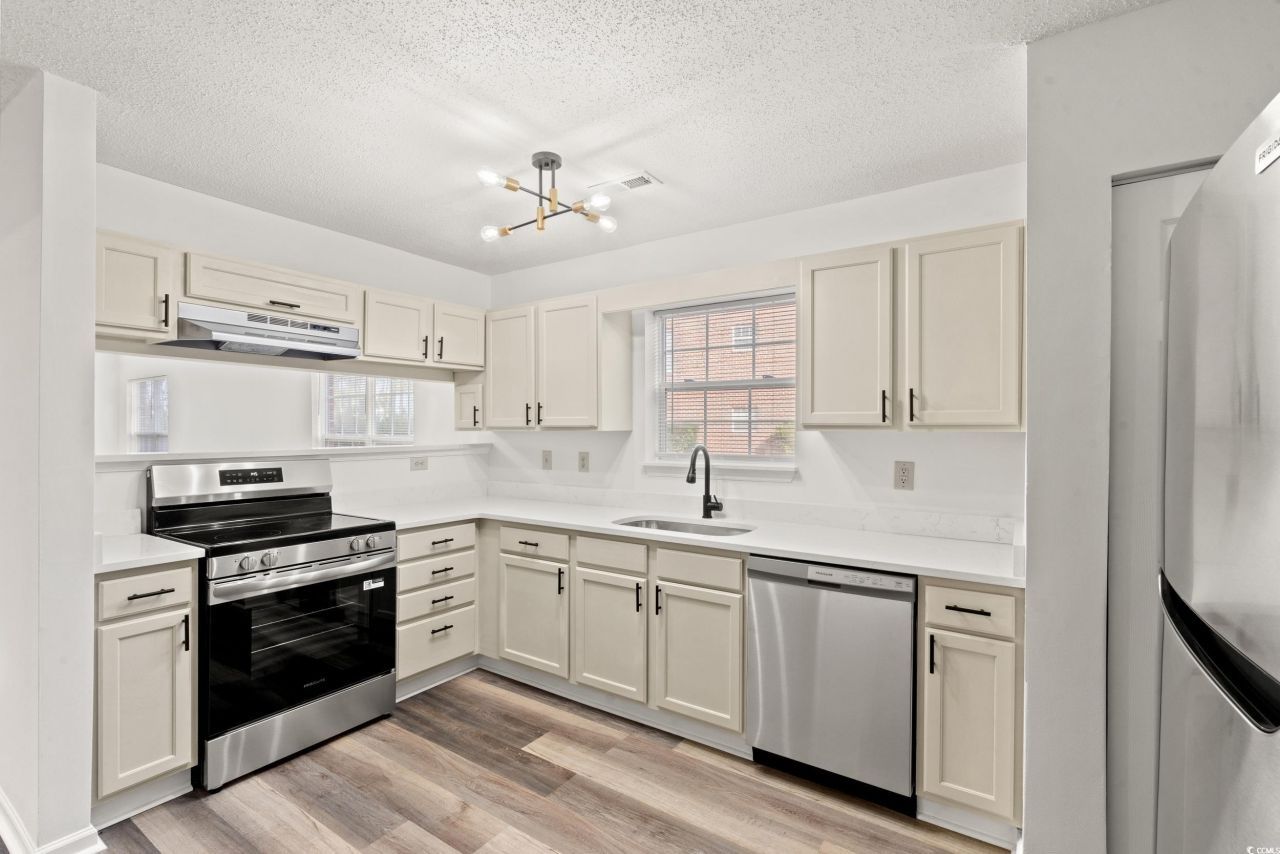 4239 Villas Dr. Photo 2