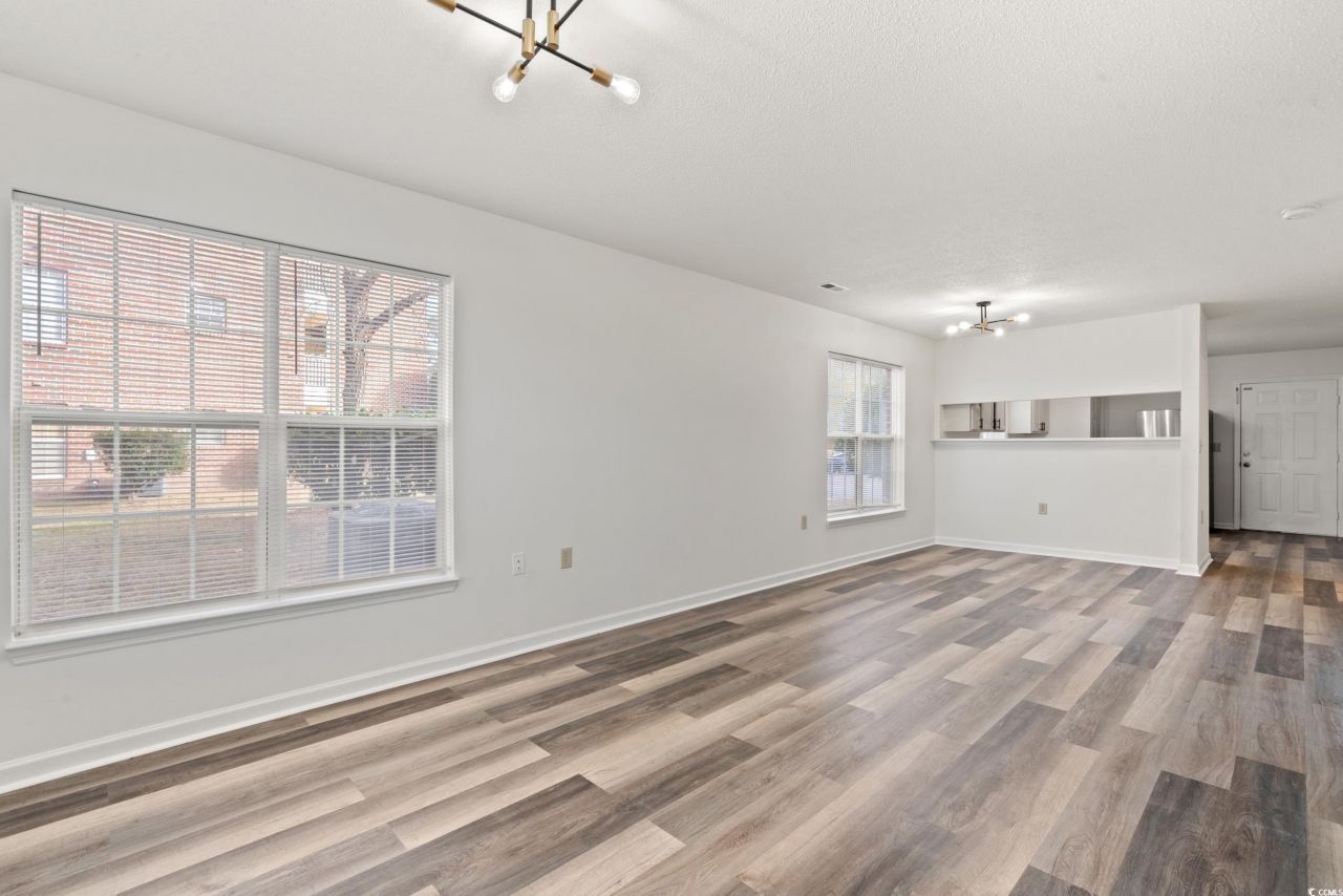 4239 Villas Dr. Photo 7