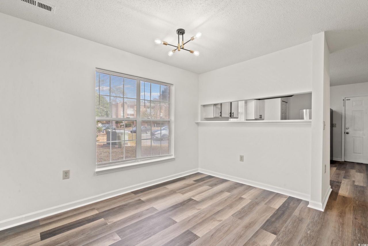 4239 Villas Dr. Photo 8