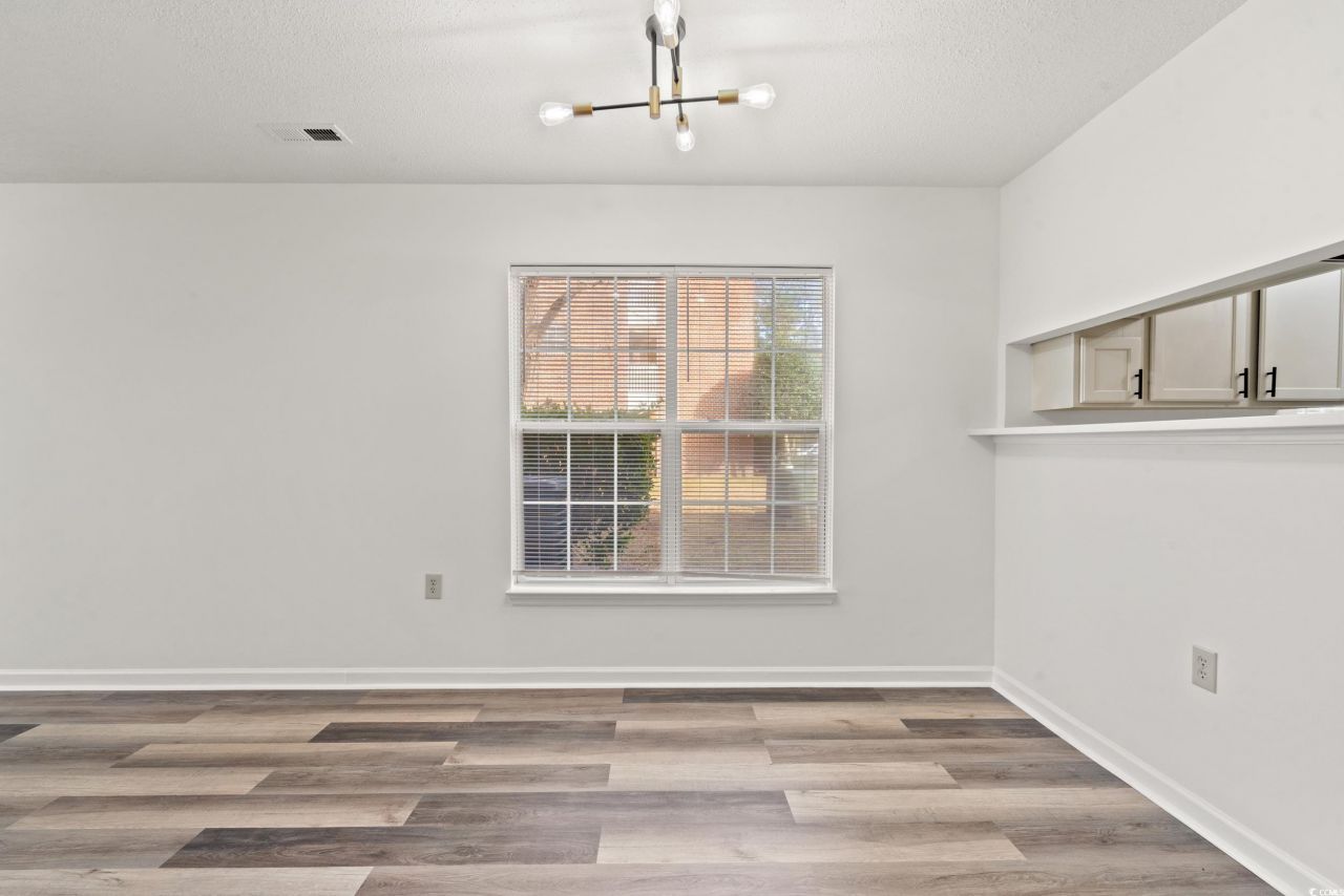 4239 Villas Dr. Photo 9