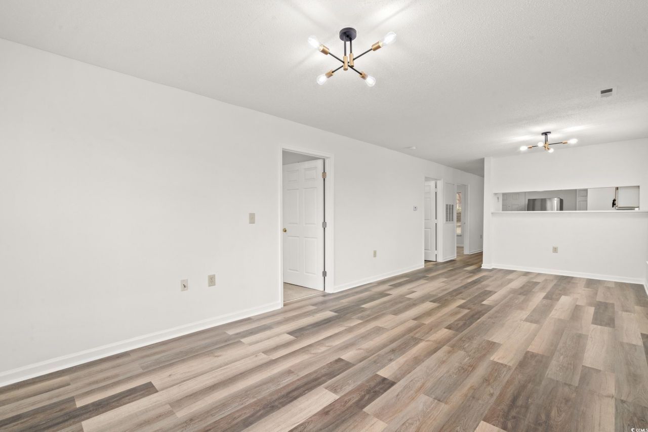 4239 Villas Dr. Photo 5