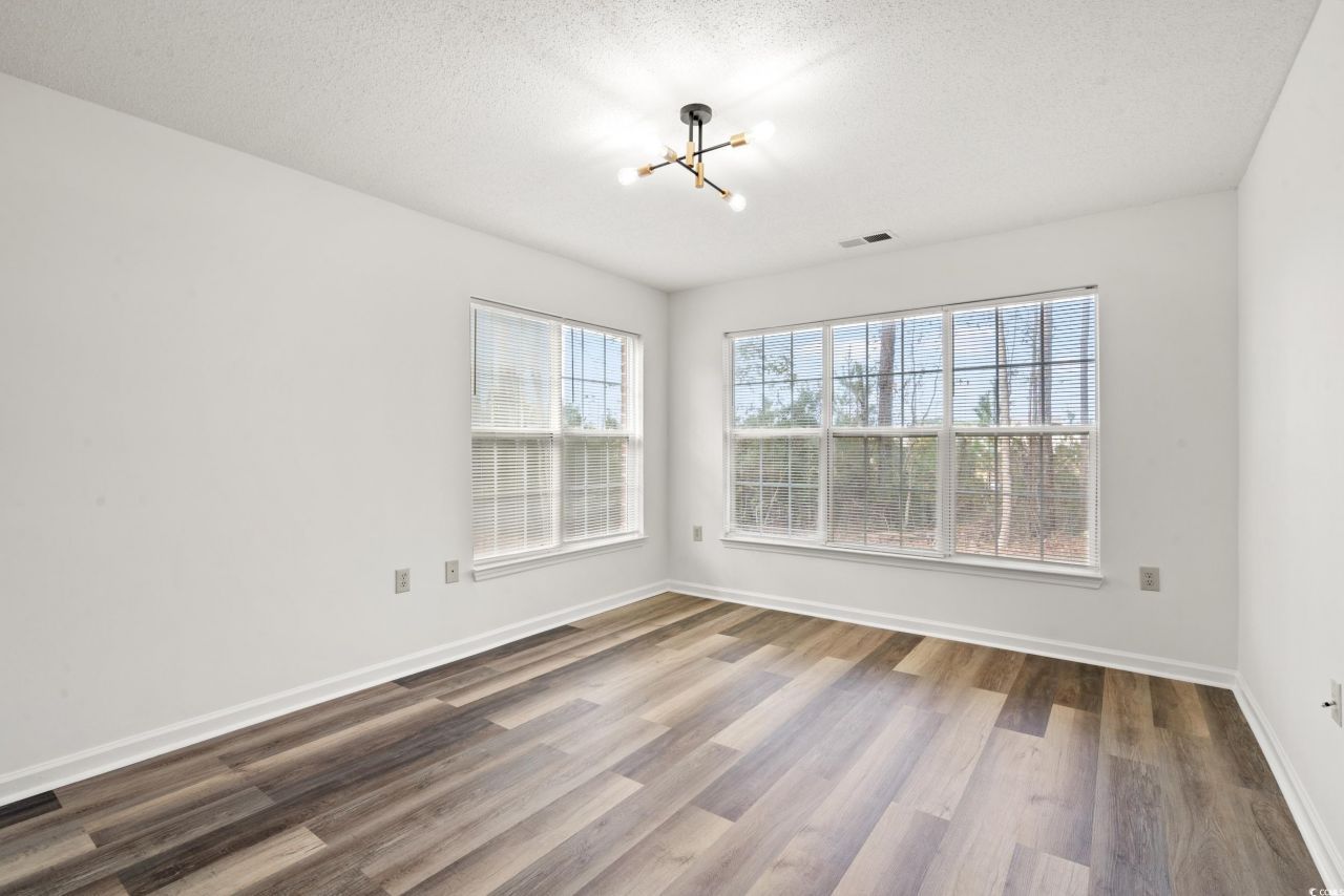 4239 Villas Dr. Photo 6